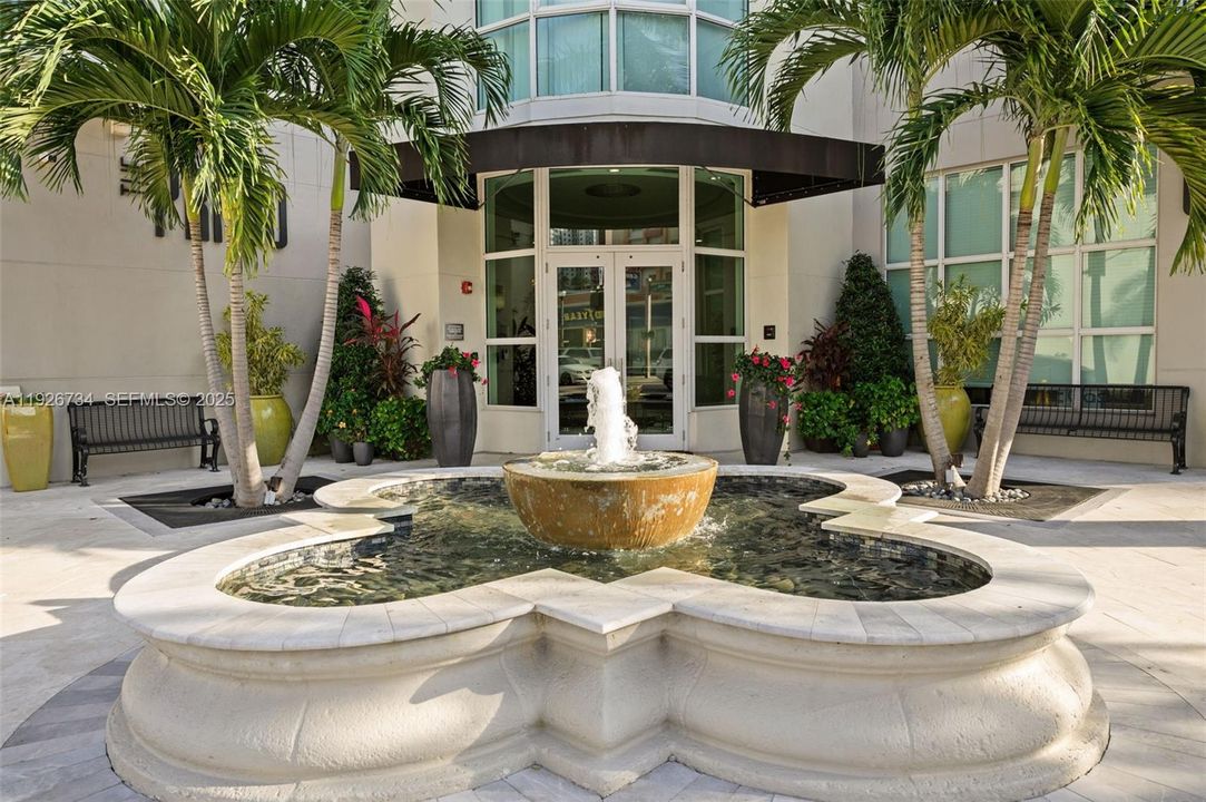 For Sale: $560,000 (2 beds, 2 baths, 1144 Square Feet)