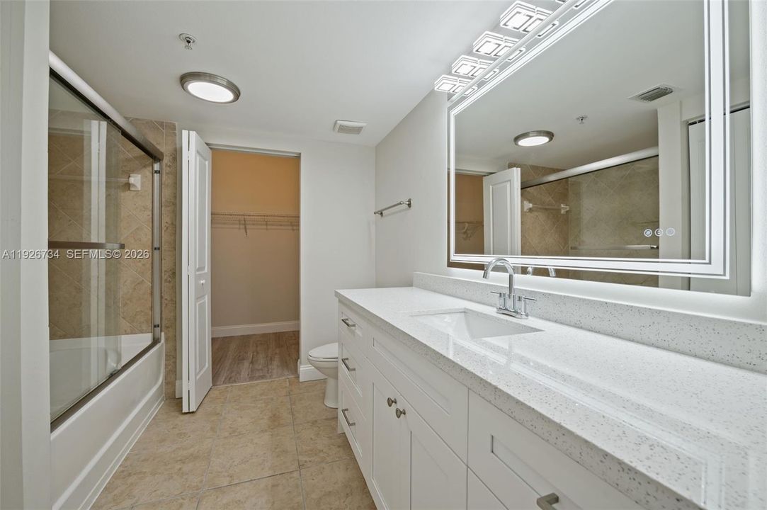 Activo con contrato: $535,000 (2 camas, 2 baños, 1144 Pies cuadrados)