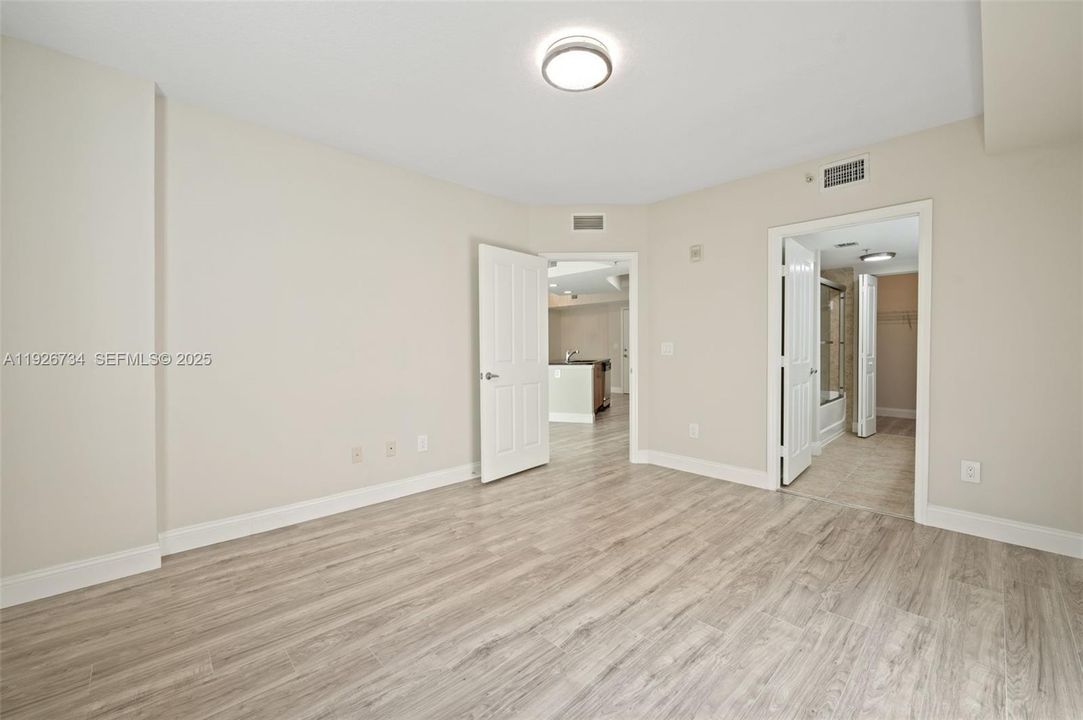For Sale: $560,000 (2 beds, 2 baths, 1144 Square Feet)