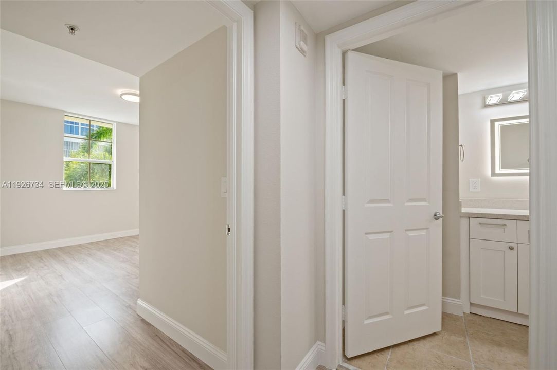 For Sale: $560,000 (2 beds, 2 baths, 1144 Square Feet)