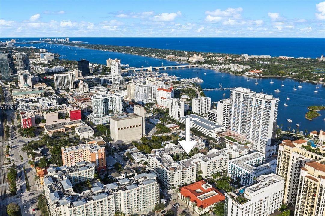 For Sale: $560,000 (2 beds, 2 baths, 1144 Square Feet)