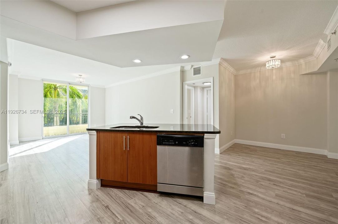 For Sale: $560,000 (2 beds, 2 baths, 1144 Square Feet)