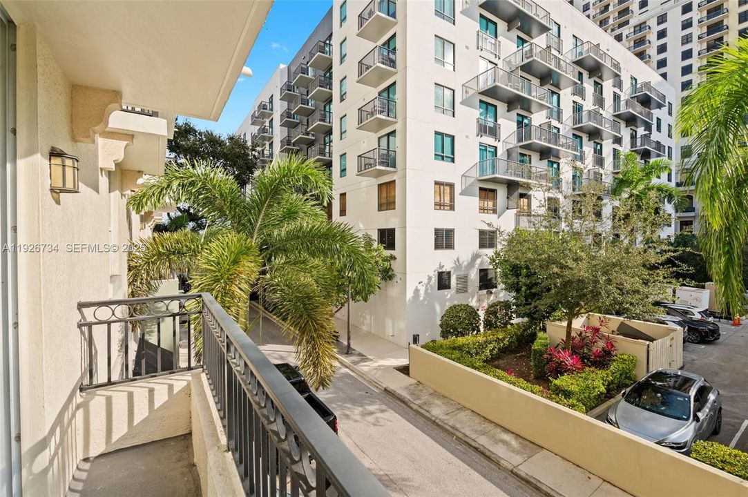 For Sale: $560,000 (2 beds, 2 baths, 1144 Square Feet)