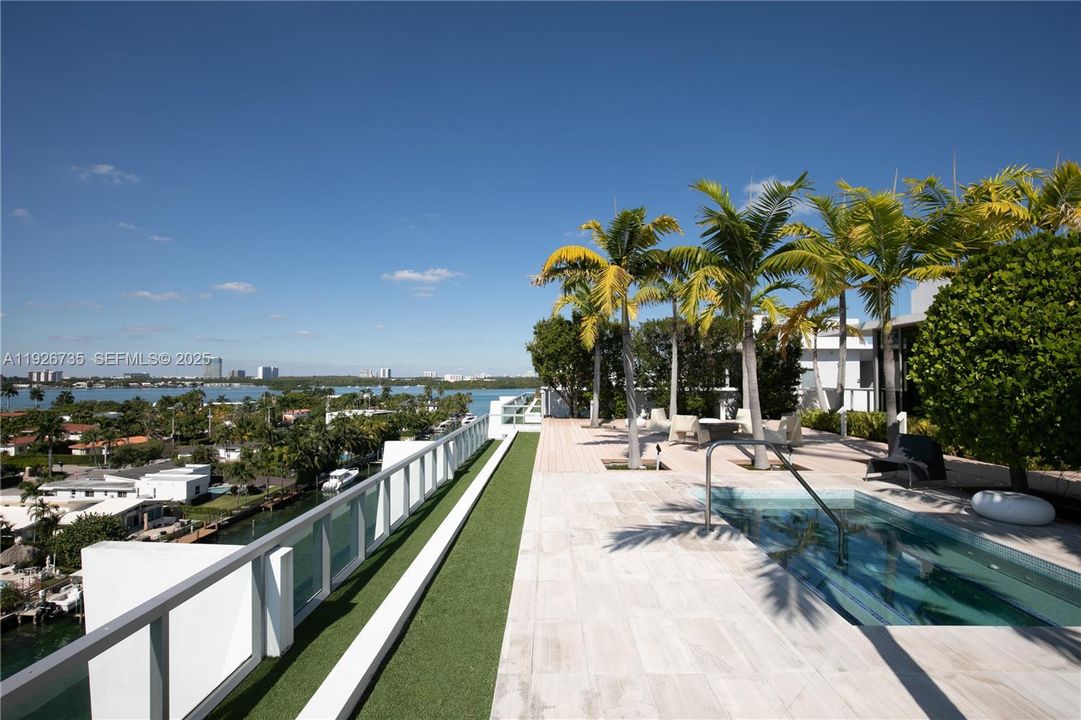 В аренду: $5,950 (2 спален, 2 ванн, 1276 Квадратных фут)