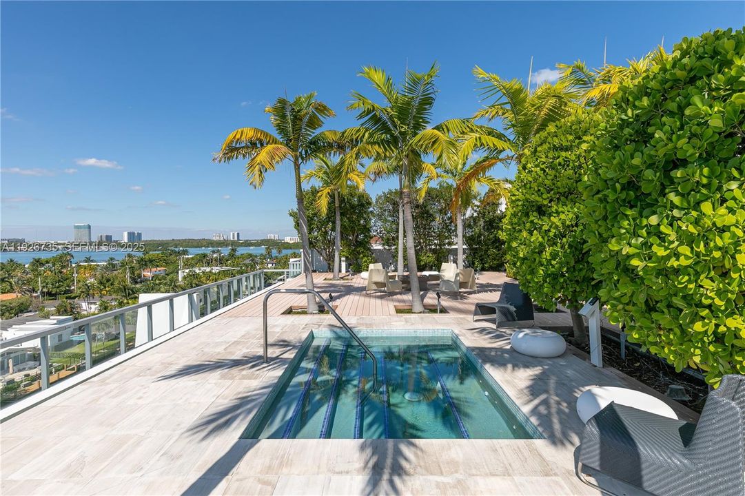 В аренду: $5,950 (2 спален, 2 ванн, 1276 Квадратных фут)