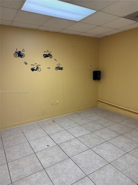 В аренду: $4,700 (0 спален, 0 ванн, 0 Квадратных фут)