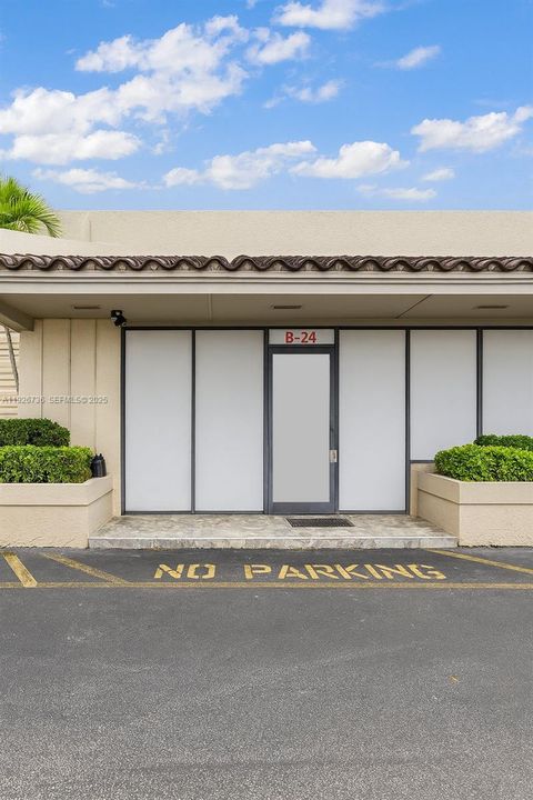 В аренду: $4,700 (0 спален, 0 ванн, 0 Квадратных фут)