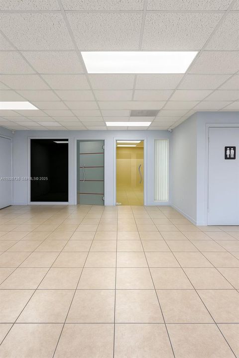 В аренду: $4,700 (0 спален, 0 ванн, 0 Квадратных фут)