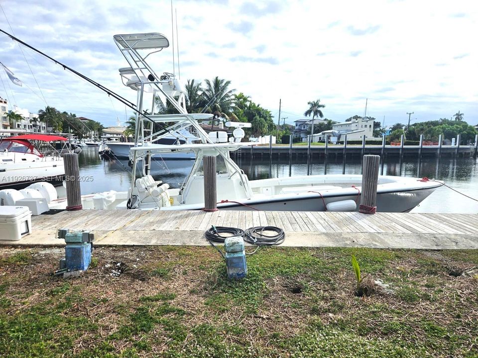 For Sale: $1,600,000 (2 beds, 2 baths, 1591 Square Feet)