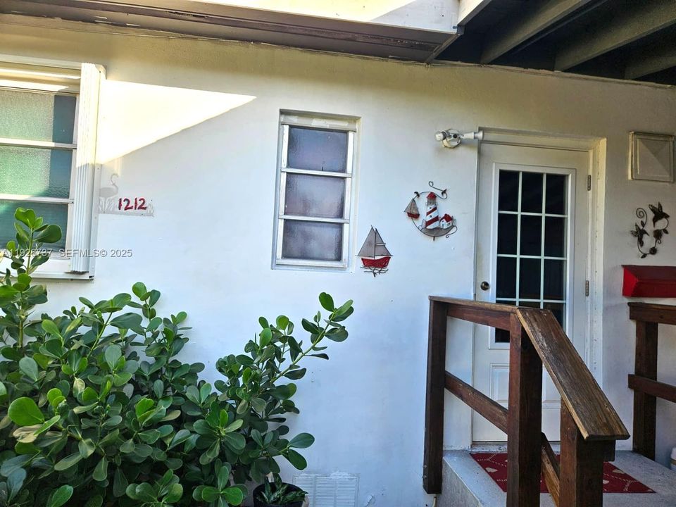 For Sale: $1,600,000 (2 beds, 2 baths, 1591 Square Feet)