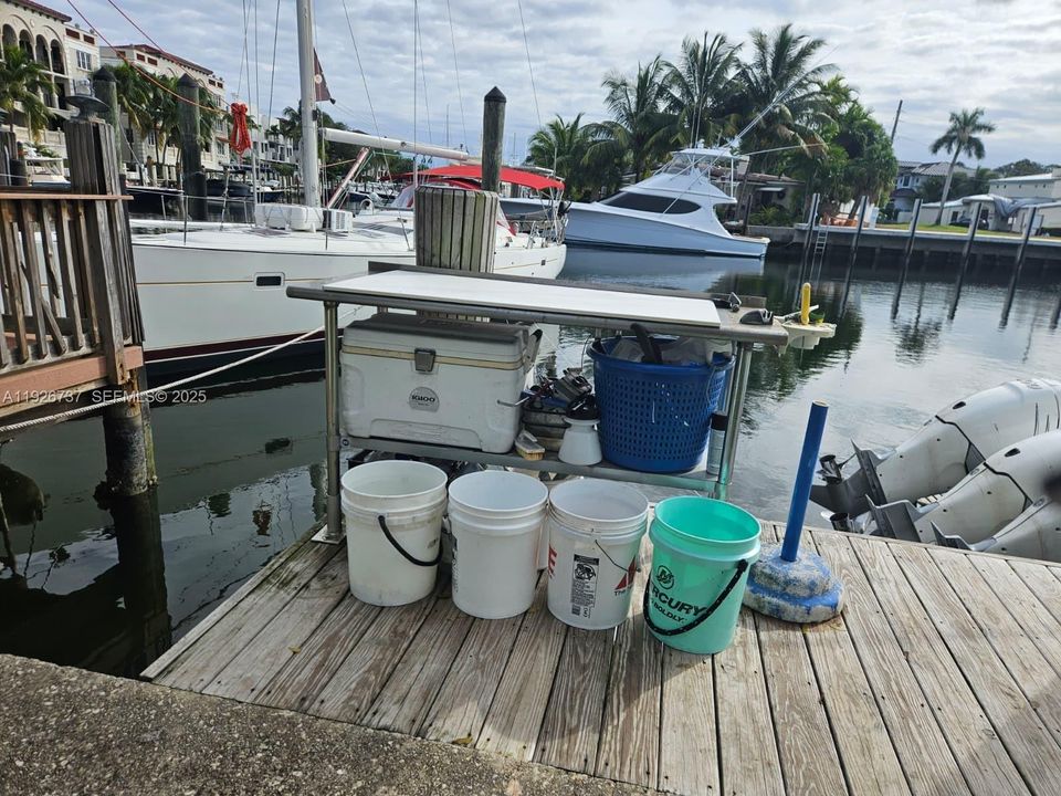 For Sale: $1,600,000 (2 beds, 2 baths, 1591 Square Feet)