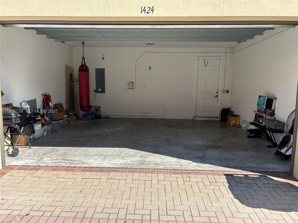 For Sale: $570,000 (3 beds, 3 baths, 1817 Square Feet)