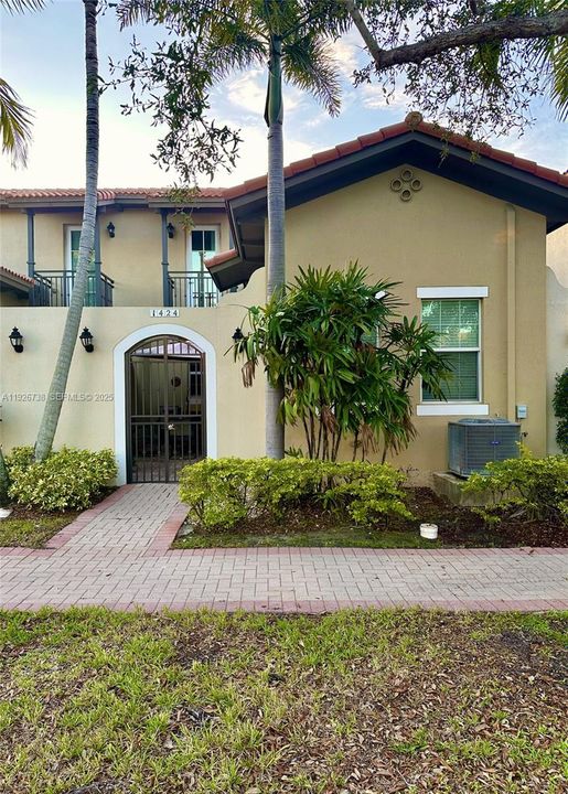 En Venta: $570,000 (3 camas, 3 baños, 1817 Pies cuadrados)