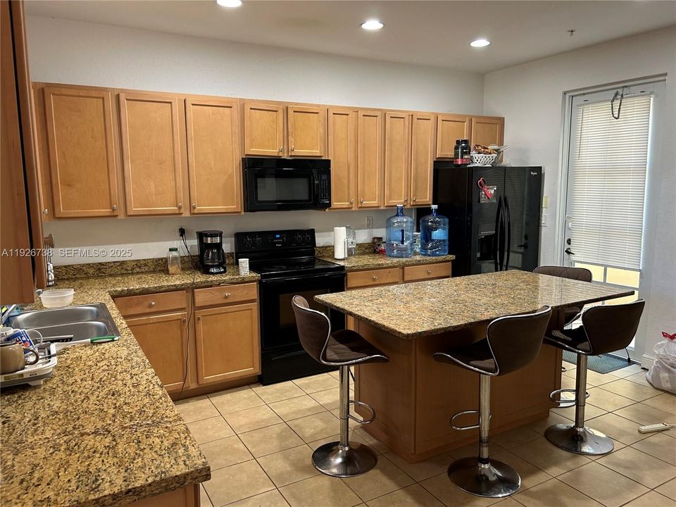 For Sale: $570,000 (3 beds, 3 baths, 1817 Square Feet)