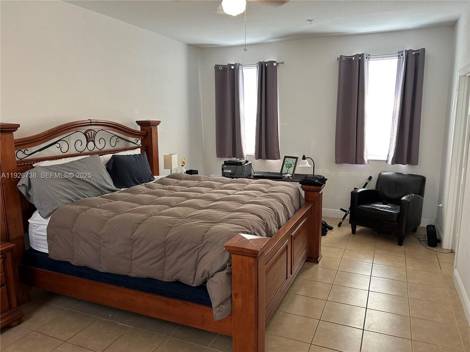 For Sale: $570,000 (3 beds, 3 baths, 1817 Square Feet)