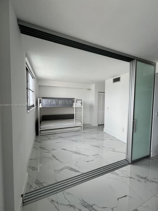 出租: $4,500 (2 贝兹, 2 浴室, 1024 平方英尺)