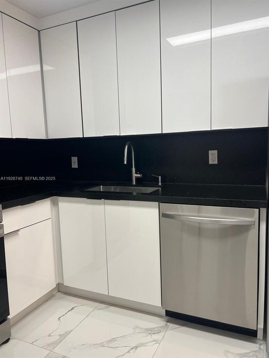 出租: $4,500 (2 贝兹, 2 浴室, 1024 平方英尺)