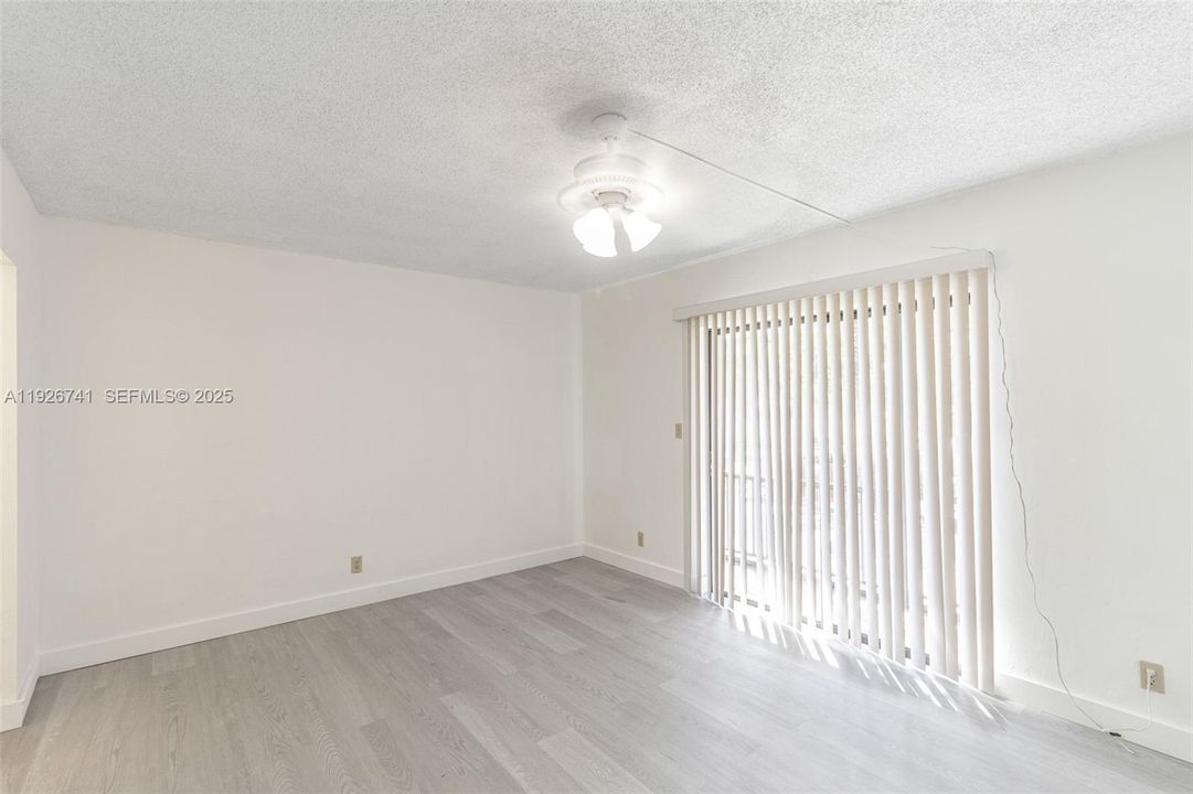 В аренду: $2,400 (2 спален, 2 ванн, 1060 Квадратных фут)