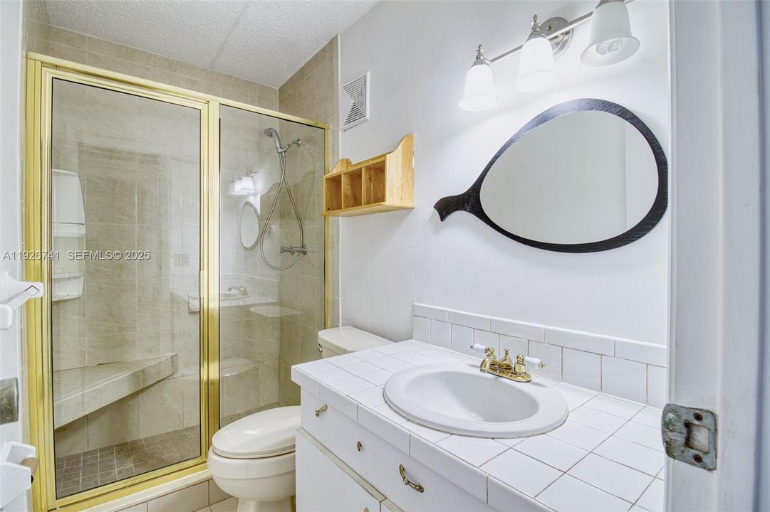 В аренду: $2,400 (2 спален, 2 ванн, 1060 Квадратных фут)