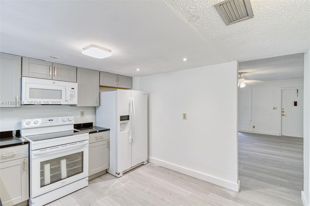 В аренду: $2,400 (2 спален, 2 ванн, 1060 Квадратных фут)