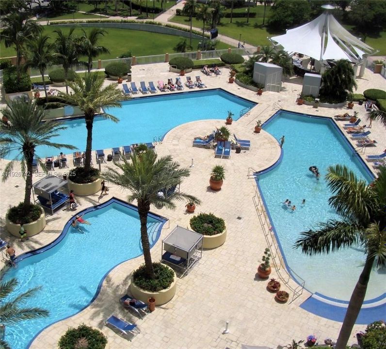 В аренду: $4,950 (2 спален, 2 ванн, 1293 Квадратных фут)