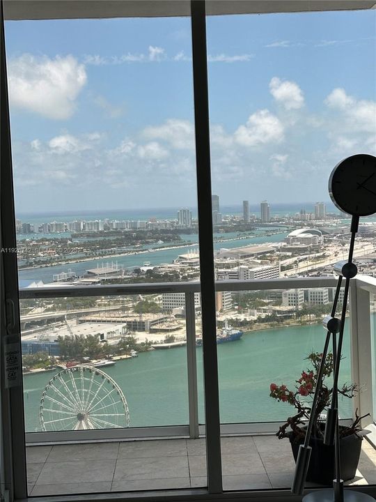 В аренду: $4,950 (2 спален, 2 ванн, 1293 Квадратных фут)