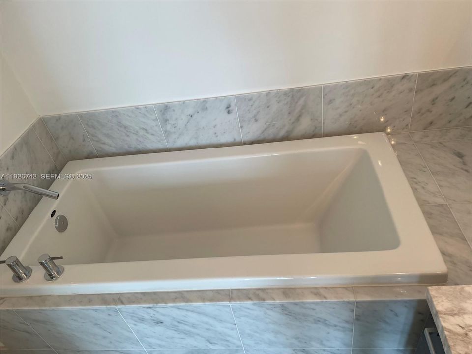 В аренду: $4,950 (2 спален, 2 ванн, 1293 Квадратных фут)