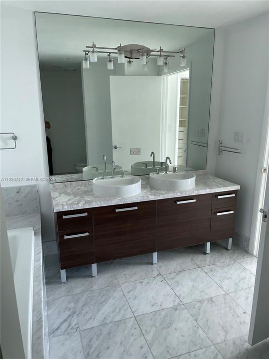 В аренду: $4,950 (2 спален, 2 ванн, 1293 Квадратных фут)