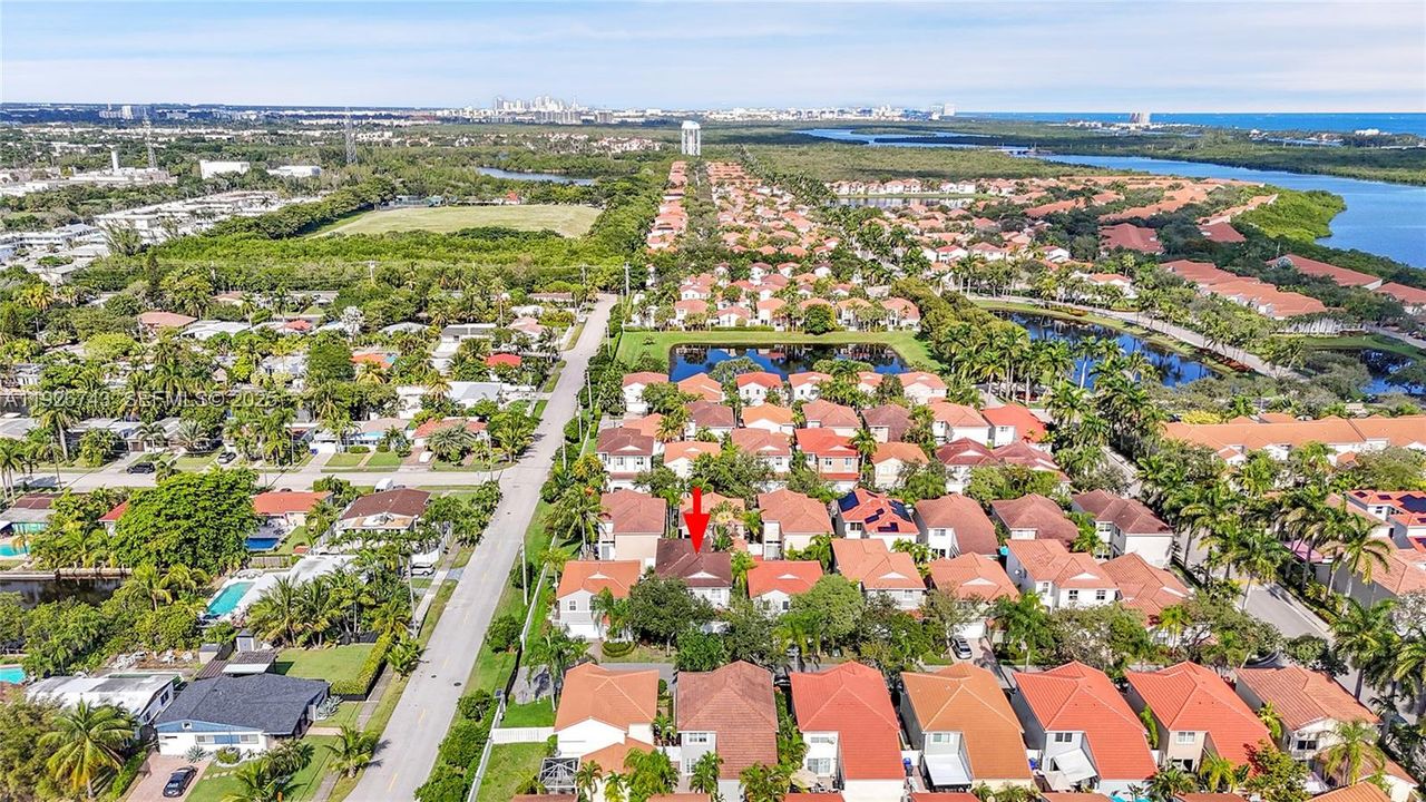 待售: $975,000 (4 贝兹, 2 浴室, 2460 平方英尺)