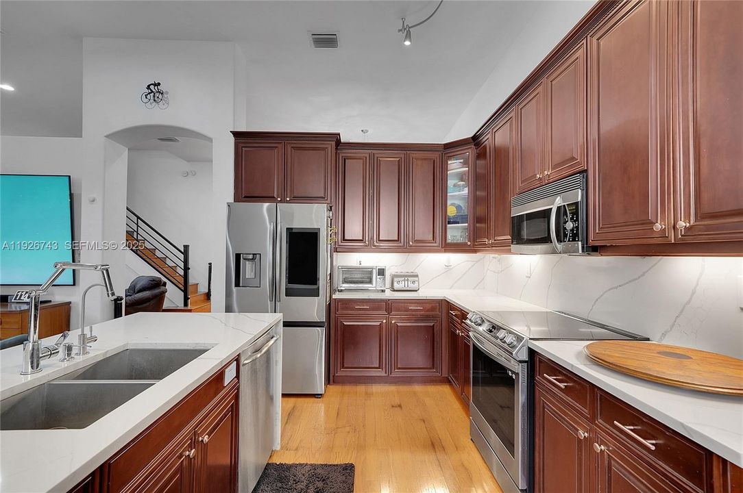 待售: $975,000 (4 贝兹, 2 浴室, 2460 平方英尺)