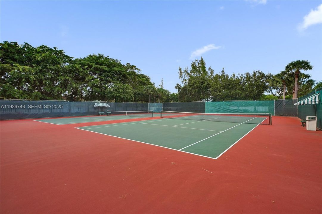 待售: $975,000 (4 贝兹, 2 浴室, 2460 平方英尺)