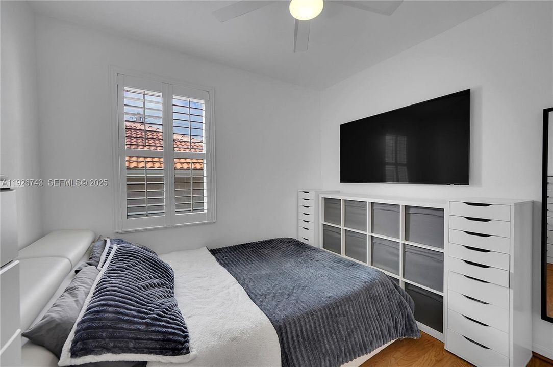 待售: $975,000 (4 贝兹, 2 浴室, 2460 平方英尺)