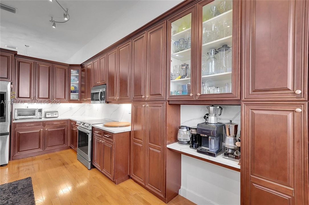 待售: $975,000 (4 贝兹, 2 浴室, 2460 平方英尺)