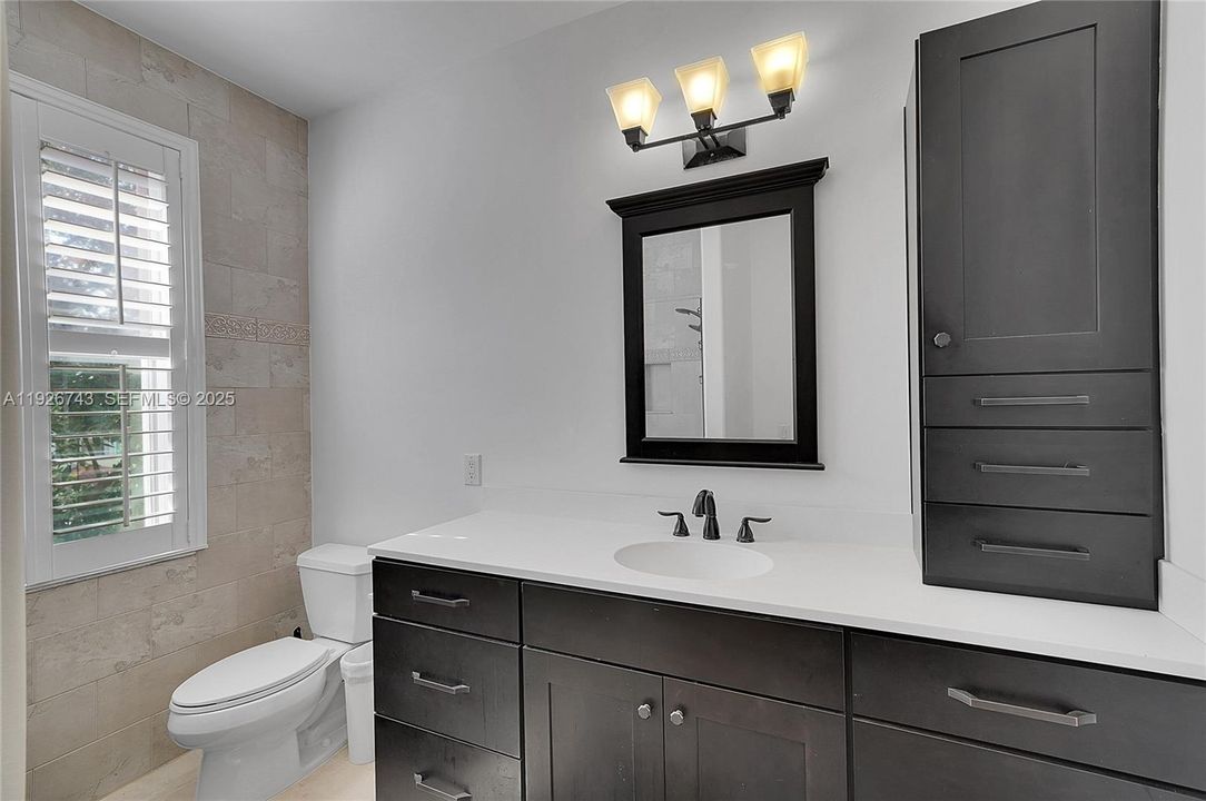 待售: $975,000 (4 贝兹, 2 浴室, 2460 平方英尺)