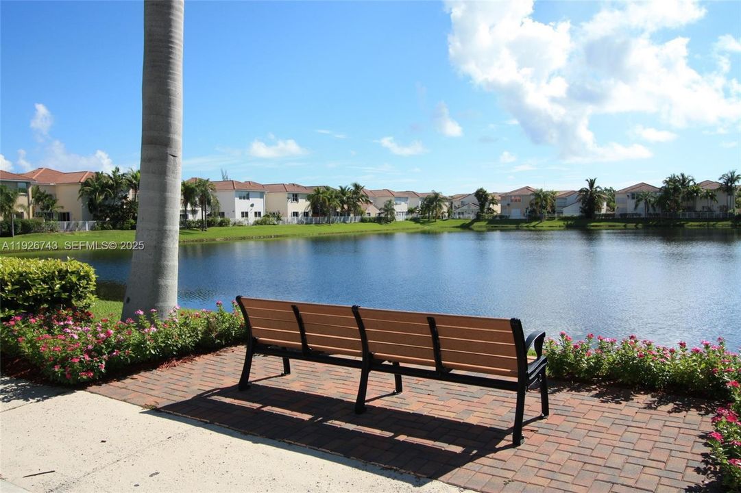 待售: $975,000 (4 贝兹, 2 浴室, 2460 平方英尺)