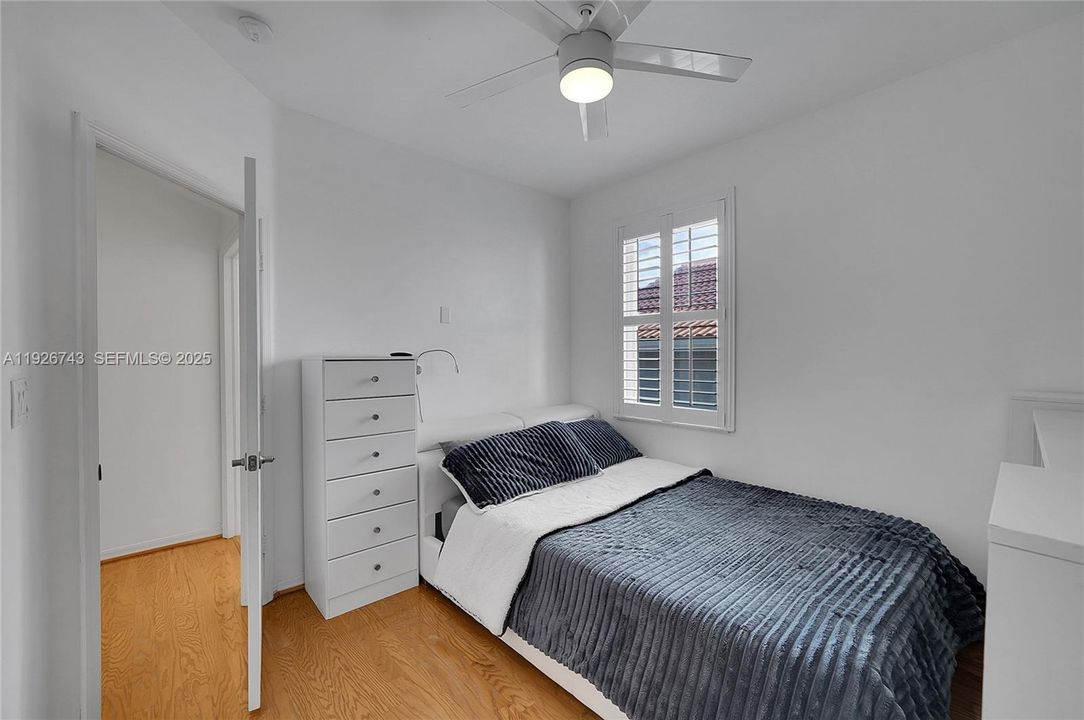 待售: $975,000 (4 贝兹, 2 浴室, 2460 平方英尺)