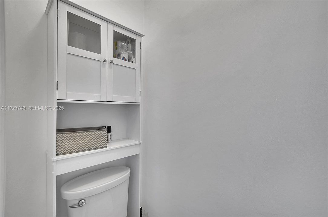 待售: $975,000 (4 贝兹, 2 浴室, 2460 平方英尺)