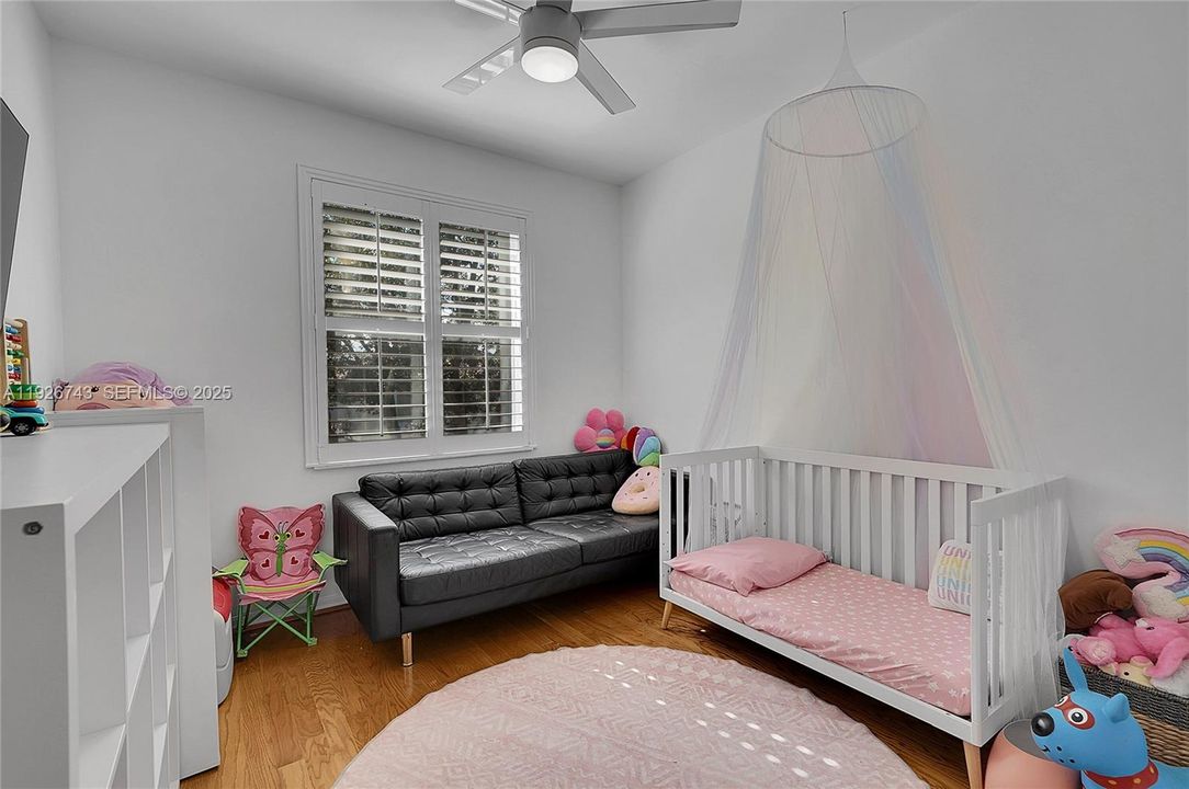 待售: $975,000 (4 贝兹, 2 浴室, 2460 平方英尺)