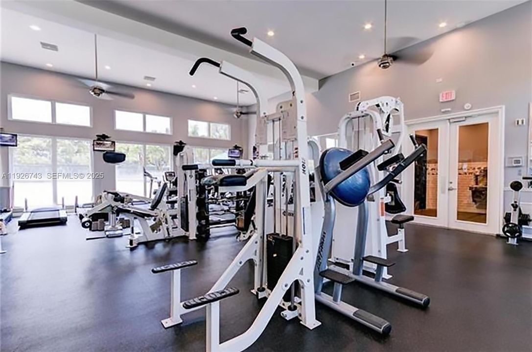 待售: $975,000 (4 贝兹, 2 浴室, 2460 平方英尺)