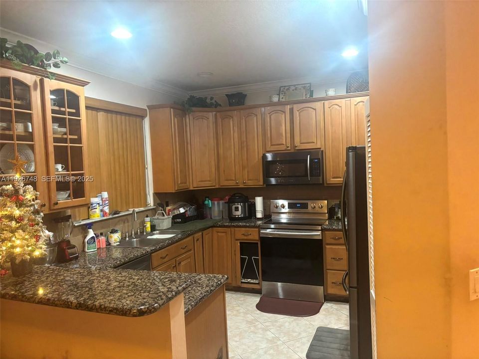 待售: $599,999 (4 贝兹, 2 浴室, 2484 平方英尺)