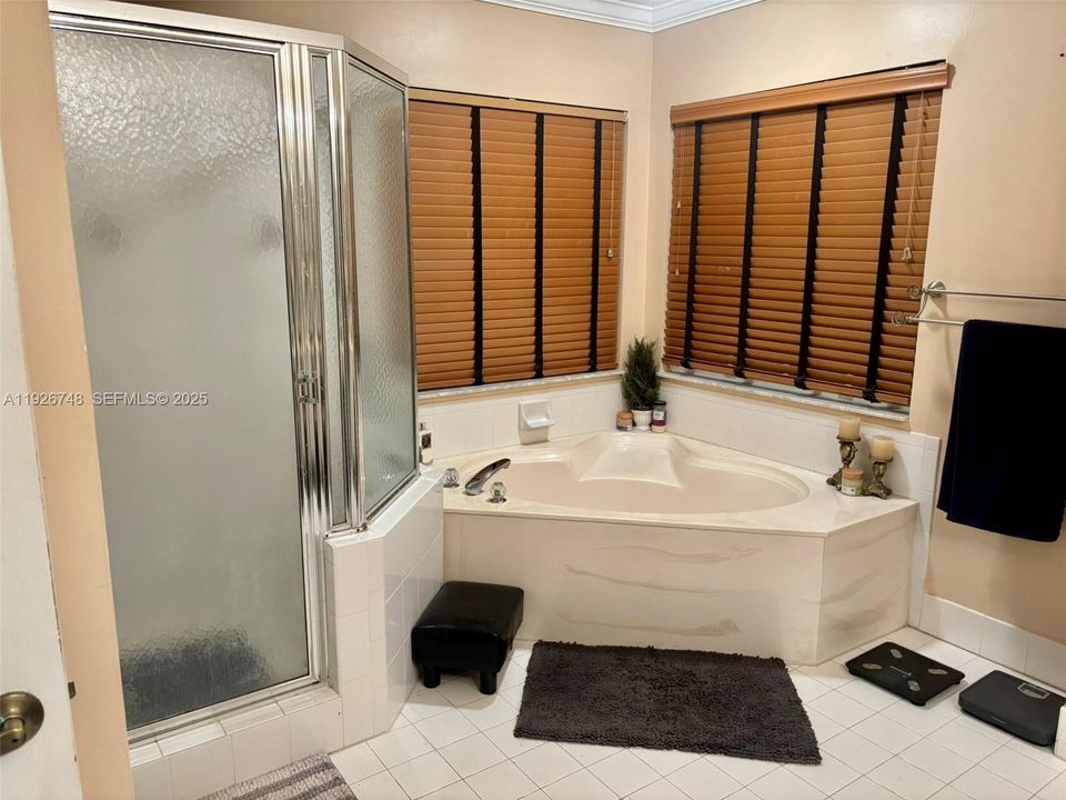 待售: $599,999 (4 贝兹, 2 浴室, 2484 平方英尺)