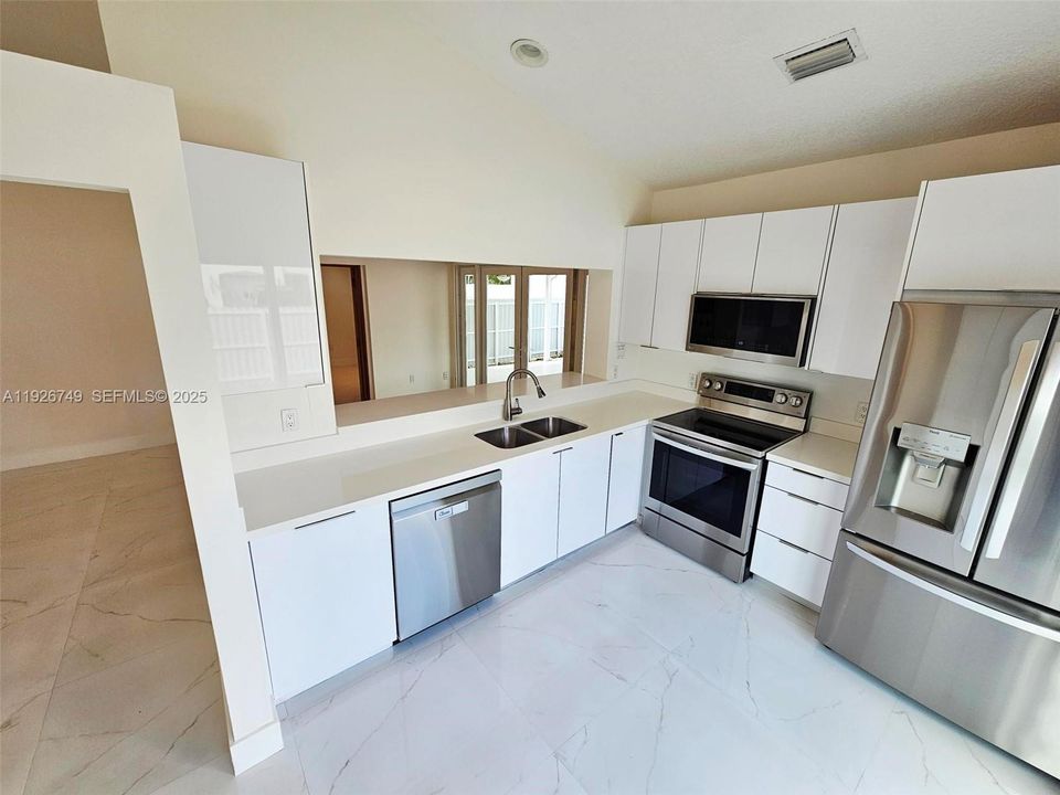 В аренду: $3,400 (3 спален, 2 ванн, 1448 Квадратных фут)