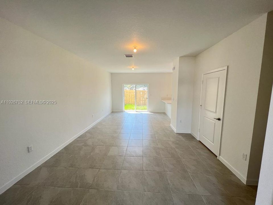 В аренду: $3,350 (3 спален, 2 ванн, 1331 Квадратных фут)