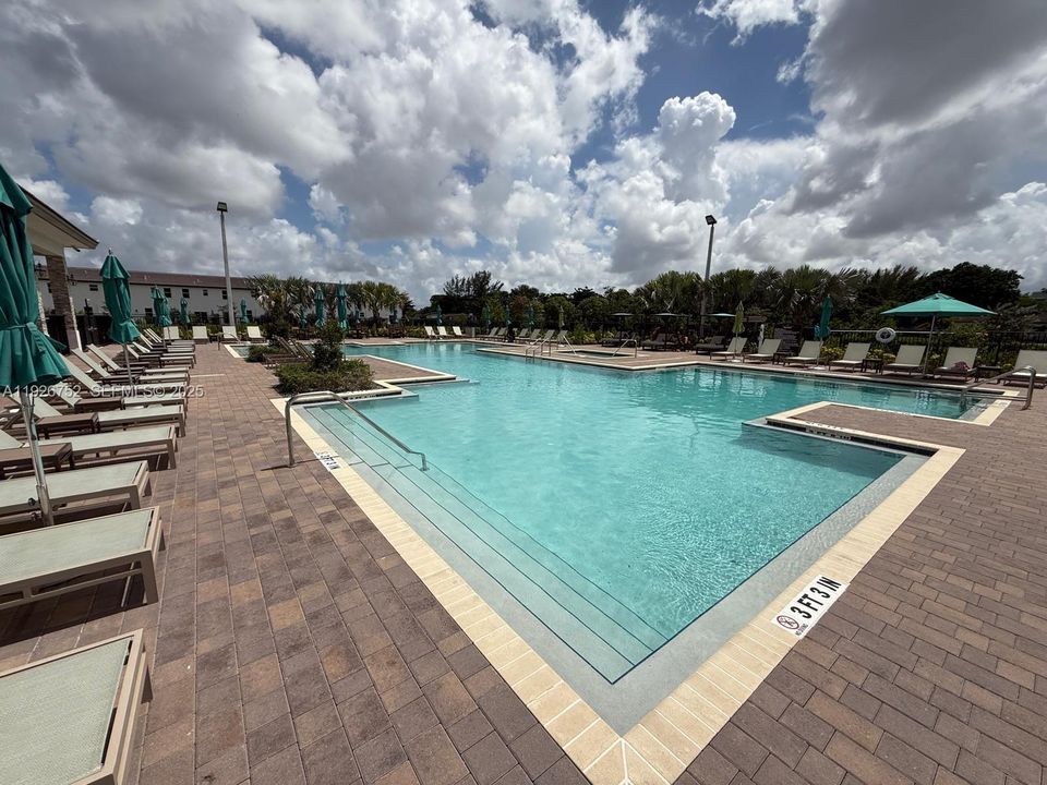 В аренду: $3,350 (3 спален, 2 ванн, 1331 Квадратных фут)