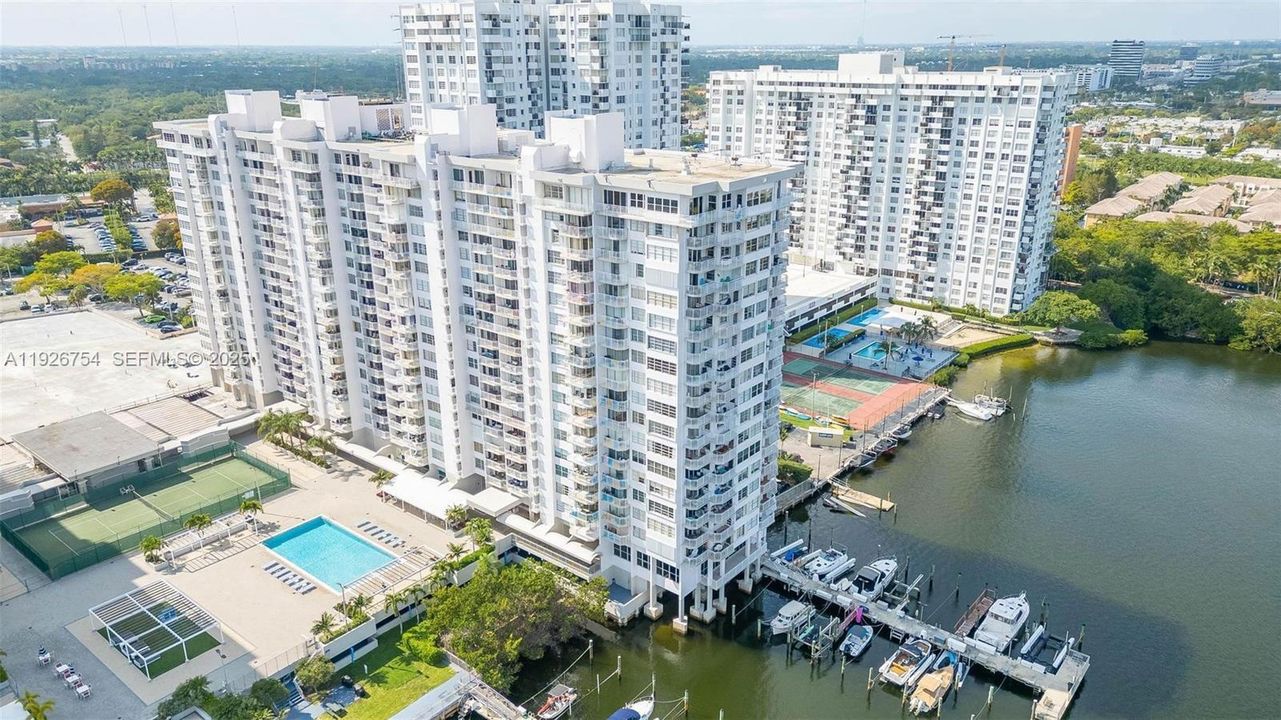 For Rent: $2,700 (2 beds, 2 baths, 1605 Square Feet)