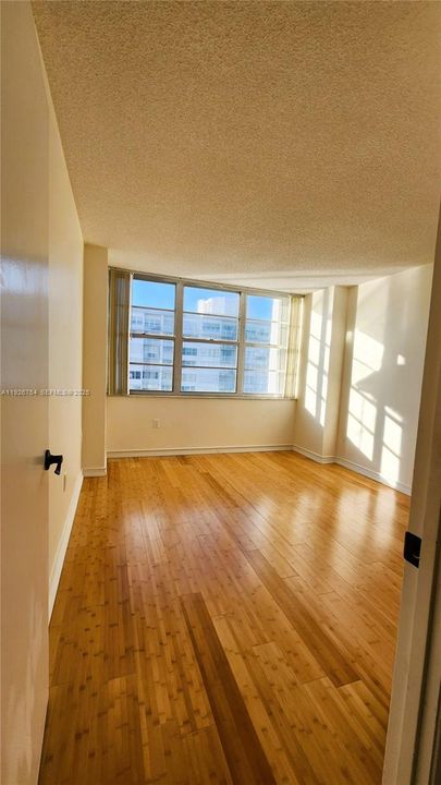 For Rent: $2,700 (2 beds, 2 baths, 1605 Square Feet)