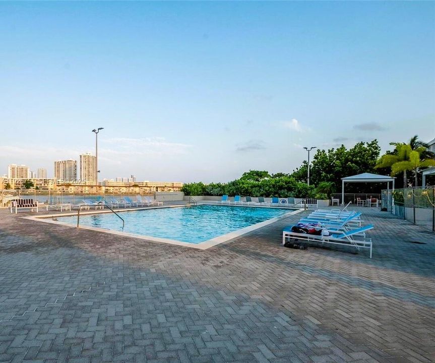 For Rent: $2,700 (2 beds, 2 baths, 1605 Square Feet)