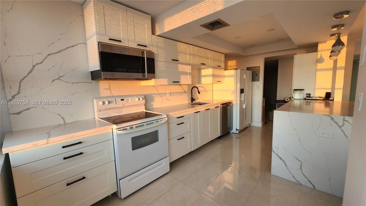 For Rent: $2,700 (2 beds, 2 baths, 1605 Square Feet)