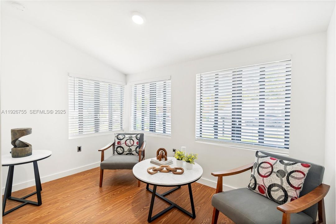 На продажу: $616,000 (3 спален, 2 ванн, 1170 Квадратных фут)