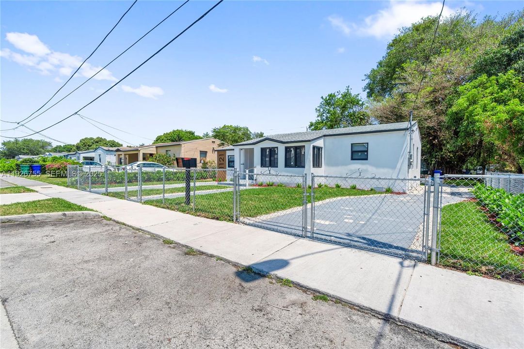 На продажу: $616,000 (3 спален, 2 ванн, 1170 Квадратных фут)